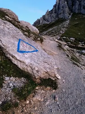 alta via 1 trail markings