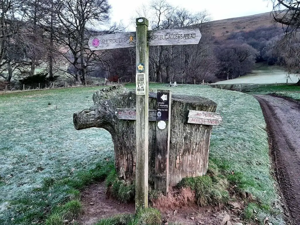 wooden sign on vale of ewyas horseshoe walk