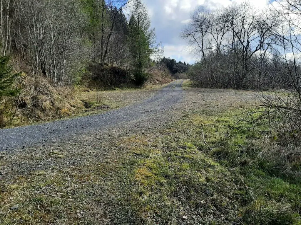 talybont reservoir walk - gravel track on the westerly trail